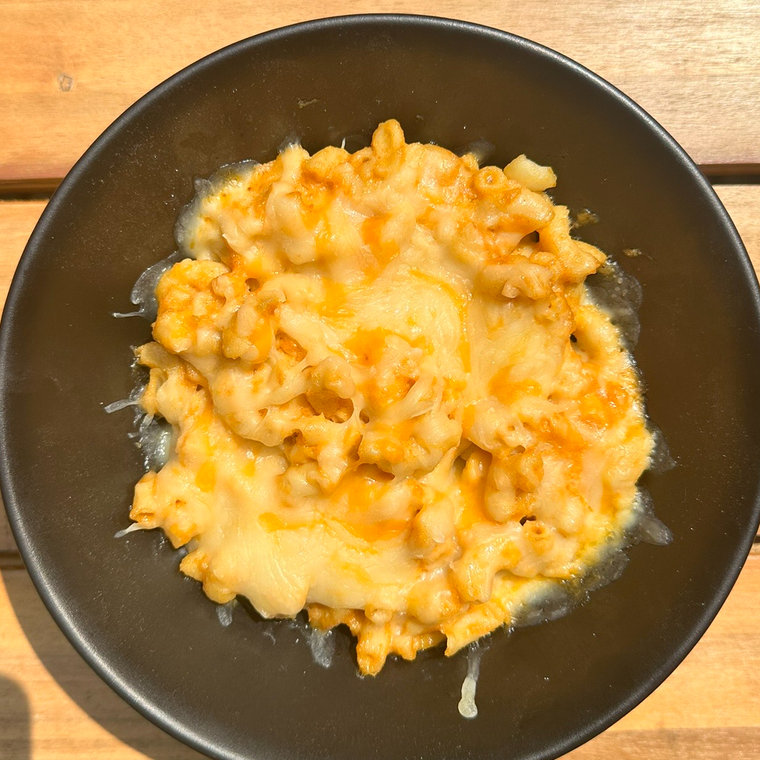 Baked mac and cheese bowl